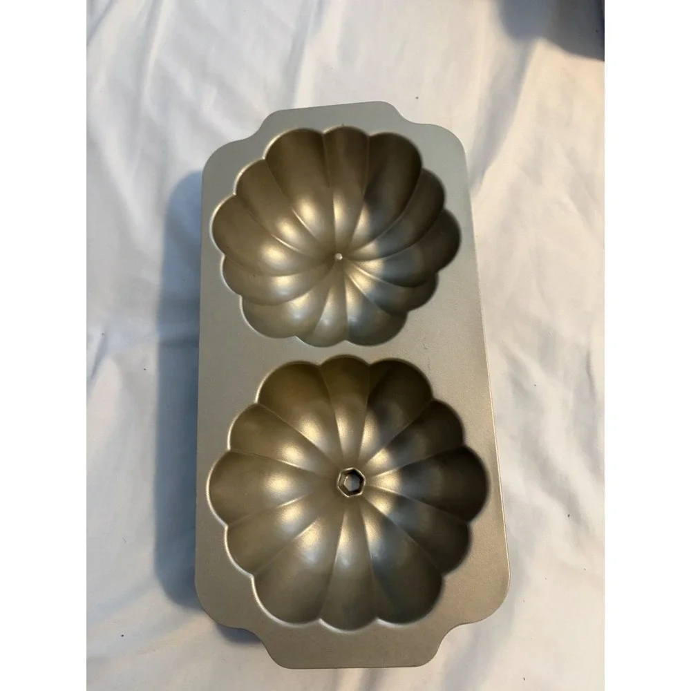 Nordic Ware Great Pumpkin Pan 3D Cake Mold Gold 10 Cup Fall Thanksgiving